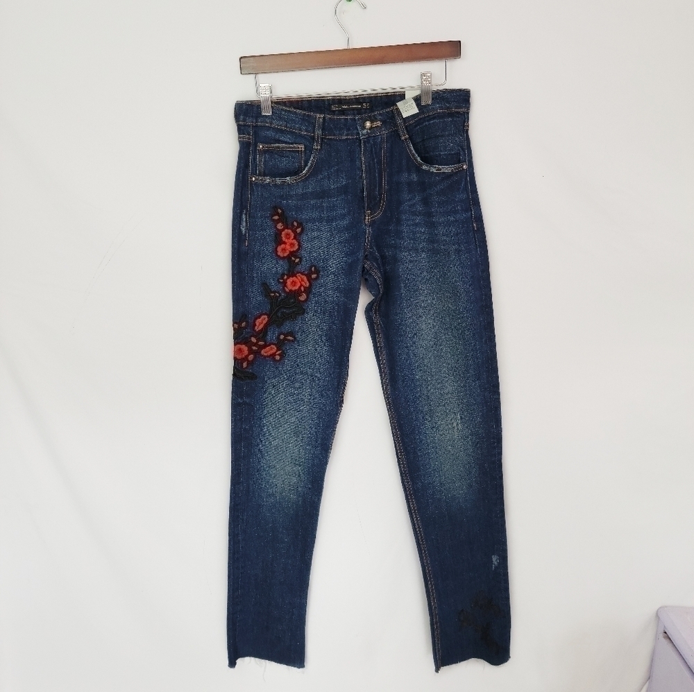 Women's NWT Zara size 4 Embroidered jeans